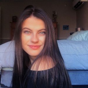 Meet your Posher, Caitlin